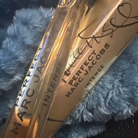 Marc Jacobs Perfect Intense
Travel Spray - Luxurious Elegance in Your Po… - Picture 4 of 17
